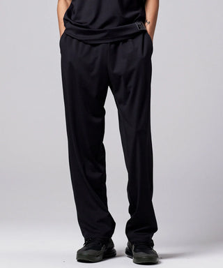 ブラック／モデル身長 181cm／着用サイズ L