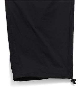 左右裾：アジャスター（裾幅を調整）