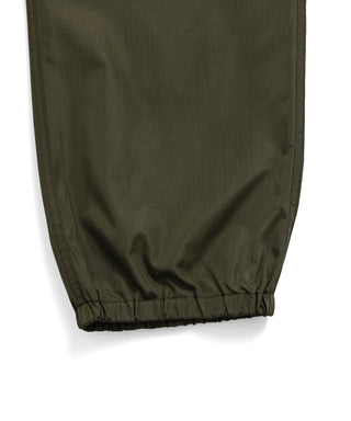 左右裾：ゴム仕立て