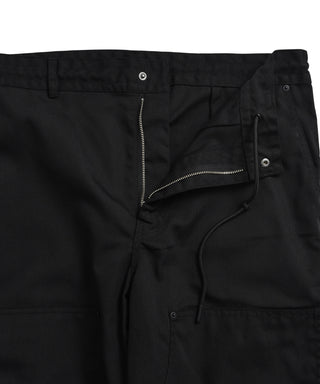 ウエストにベルトループと紐付き