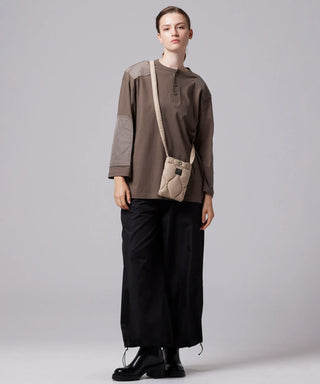 グレーベージュ