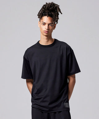 ブラック／モデル身長 181cm／着用サイズ L