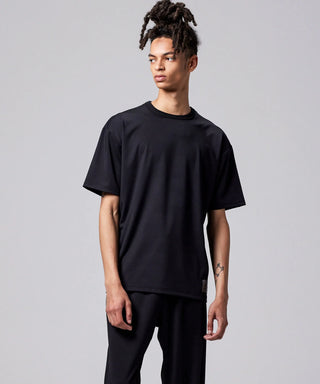 ブラック／モデル身長 181cm／着用サイズ L