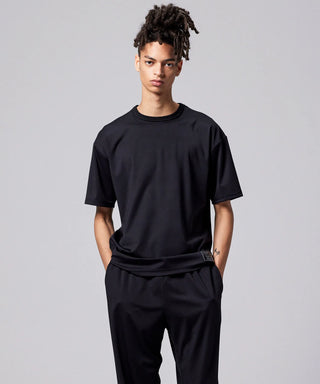 ブラック／モデル身長 181cm／着用サイズ L