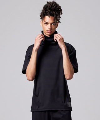 ブラック／モデル身長 181cm／着用サイズ L