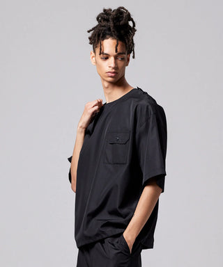 ブラック／モデル身長 181cm／着用サイズ L