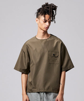 ダークオリーブ／モデル身長 181cm／着用サイズ L