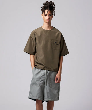 ダークオリーブ／モデル身長 181cm／着用サイズ L