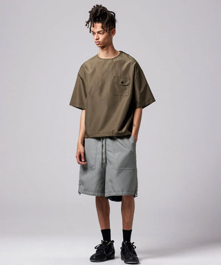 ダークオリーブ／モデル身長 181cm／着用サイズ L