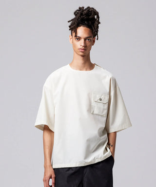 オフホワイト／モデル身長 181cm／着用サイズ L