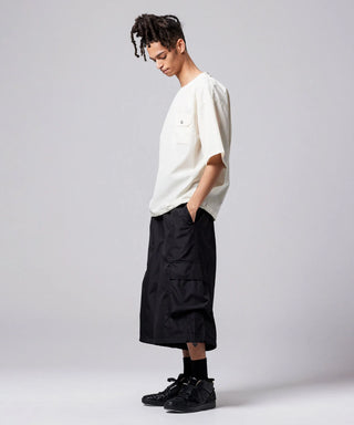 オフホワイト／モデル身長 181cm／着用サイズ L