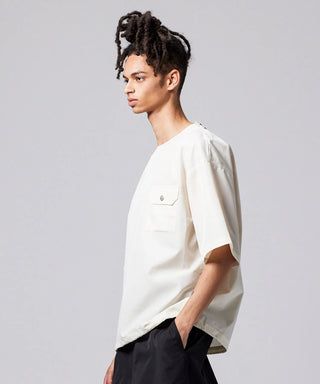 オフホワイト／モデル身長 181cm／着用サイズ L