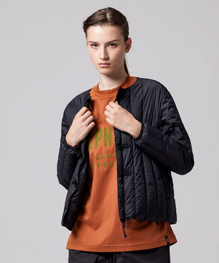 ブラック×ブラック（表側）／モデル身長 169cm／着用サイズ XS