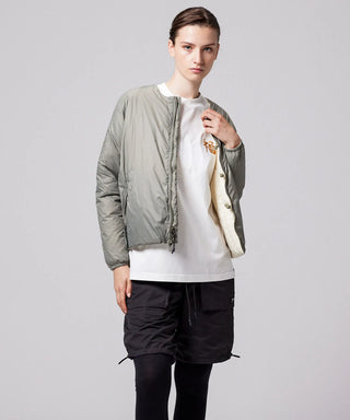 オフホワイト×セージ（裏側）／モデル身長 169cm／着用サイズ XS