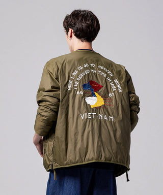 オリーブ／モデル身長 178cm／着用サイズ L