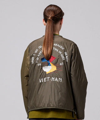 オリーブ／モデル身長 169cm／着用サイズ XS