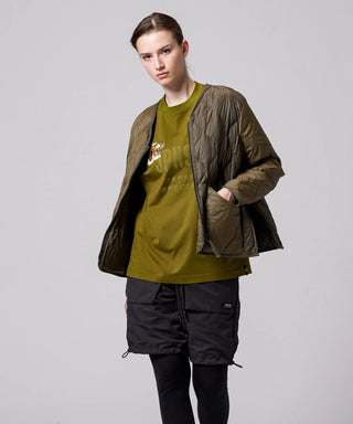 オリーブ／モデル身長 169cm／着用サイズ XS