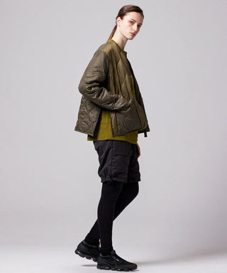 オリーブ／モデル身長 169cm／着用サイズ XS