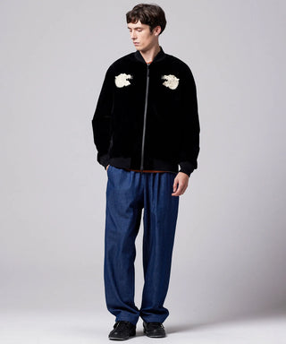 ブラック×シルバーベージュ（表側）／モデル身長 178cm／着用サイズ L