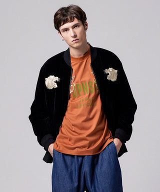 ブラック×シルバーベージュ（表側）／モデル身長 178cm／着用サイズ L