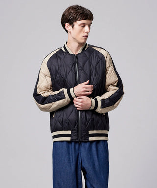 ブラック×シルバーベージュ（裏側）／モデル身長 178cm／着用サイズ L