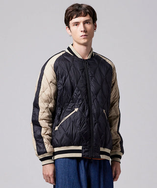 ブラック×シルバーベージュ（裏側）／モデル身長 178cm／着用サイズ L