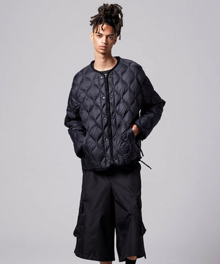 ブラック／モデル身長 181cm／着用サイズ L