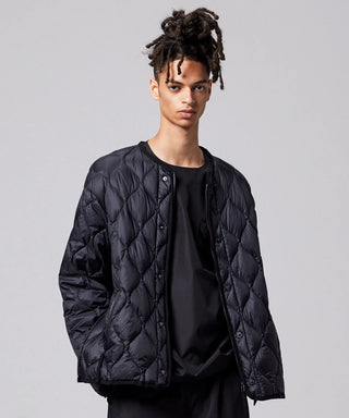 ブラック／モデル身長 181cm／着用サイズ L