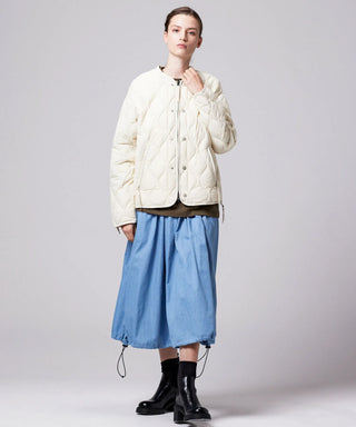 オフホワイト／モデル身長 169cm／着用サイズ XS