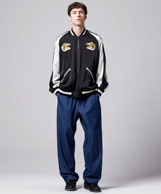 ブラック×ブラックオフホワイト（表側）／モデル身長 178cm／着用サイズ L