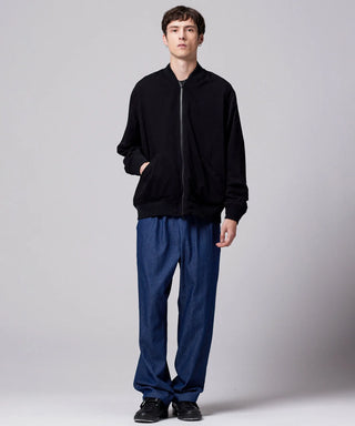 ブラック×ブラックオフホワイト（裏側）／モデル身長 178cm／着用サイズ L