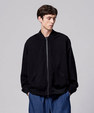 ブラック×ブラックオフホワイト（裏側）／モデル身長 178cm／着用サイズ L