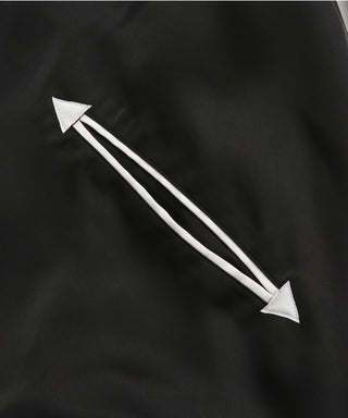 表側（レーヨン生地面）：左右腰にポケット