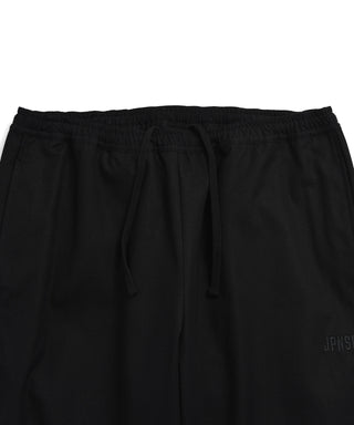 ウエストは平ゴム＋紐仕様