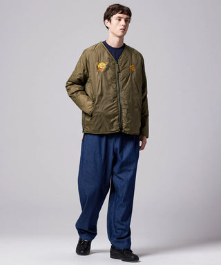 インディゴデニム／モデル身長 178cm／着用サイズ L