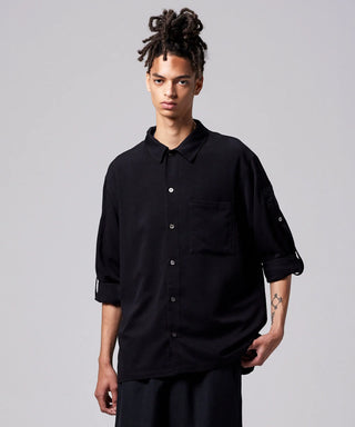 ブラック／モデル身長 181cm／着用サイズ L