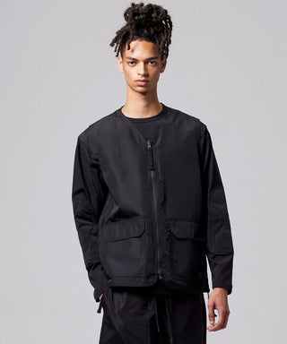 ブラック（表側）／モデル身長 181cm／着用サイズ L