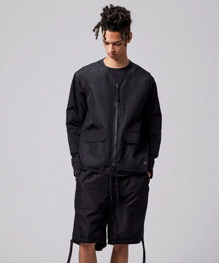 ブラック（表側）／モデル身長 181cm／着用サイズ L