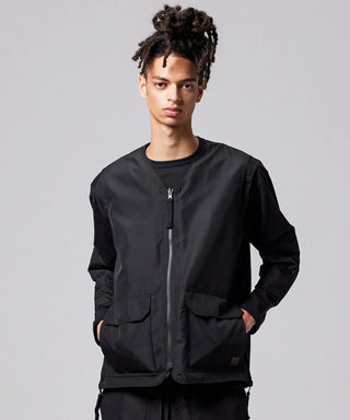 ブラック（表側）／モデル身長 181cm／着用サイズ L