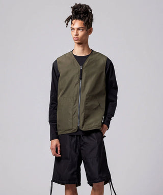 ブラック（裏側）／モデル身長 181cm／着用サイズ L