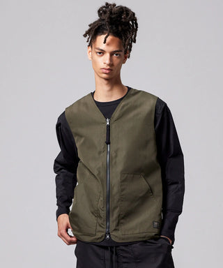 ブラック（裏側）／モデル身長 181cm／着用サイズ L