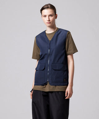 ダークネイビー（表側）／モデル身長 169cm／着用サイズ S