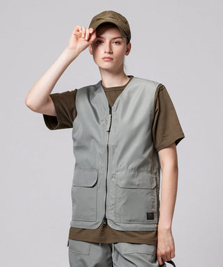 ダークセージグリーン（表側）／モデル身長 169cm／着用サイズ S