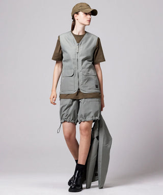 ダークセージグリーン（表側）／モデル身長 169cm／着用サイズ S