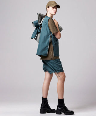 ダークセージグリーン（裏側）／モデル身長 169cm／着用サイズ S