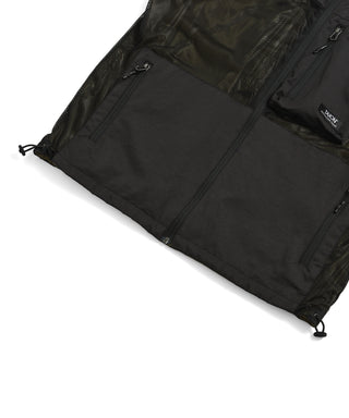 表側：左右裾にアジャスター