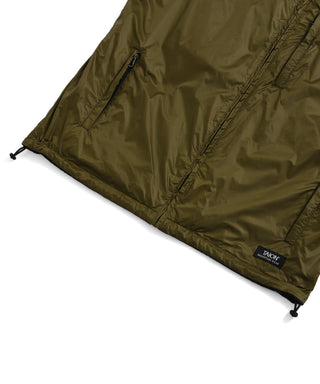 裏側：左右裾にアジャスター