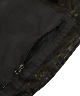 表側：左右腰にジップポケット