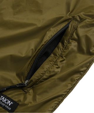 裏側：左右腰にジップポケット