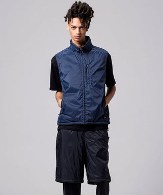 ダークオリーブ×ダークネイビー（裏側）／モデル身長 181cm／着用サイズ L